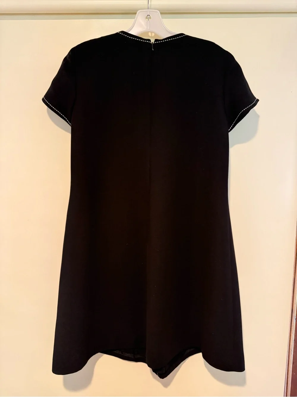 Jones New York Crepe Black with Cream Stitching Short Sleeve Midi Dress, size 6